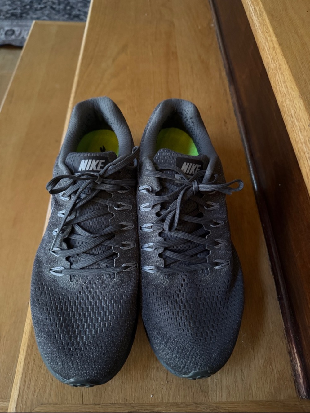Nike Men's Dark Gray/Black Athletic Running Shoes